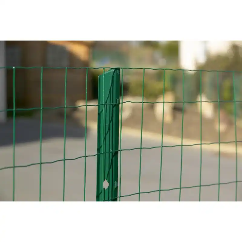 Commander Maintenant GRILLAGE SOUDÉ PLASTIFIÉ VERT 1.50M – ROULEAU 25M – FIL 2.2MM – MAILLE 100x50MM – KICLO